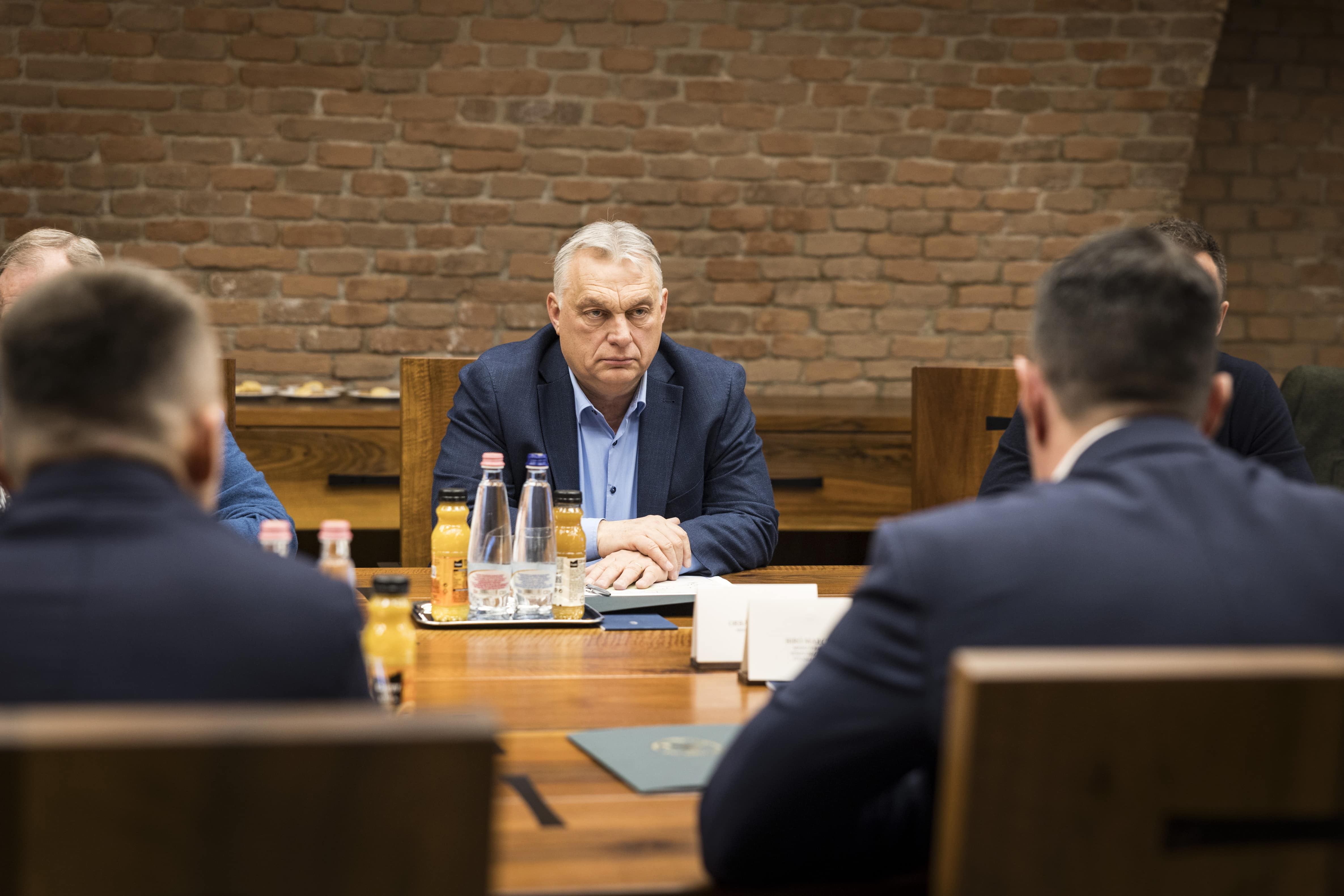 Orban Viktor Osszehivta A Vedelmi Tanacsot Olajvalsag