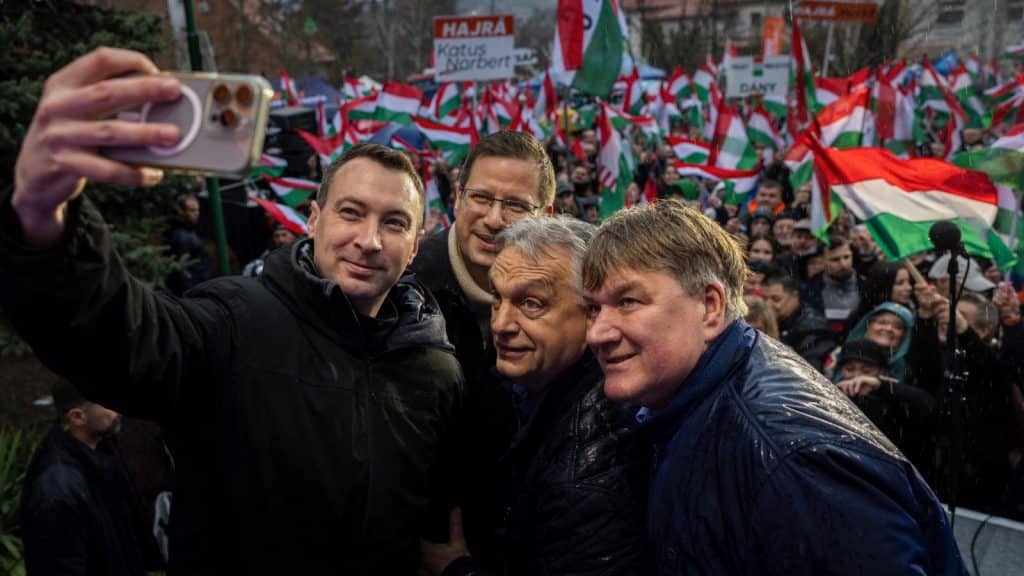 Orban Viktor Pecel Feketekabatosok