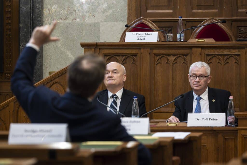 Lemondott A Kozszolgáltati Alapitvany Tagja Magyar Peter