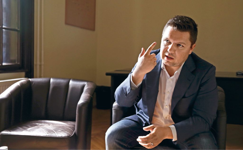 Matolcsy Adam Dubaj Tartozkodasi Engedely Magyar Peter