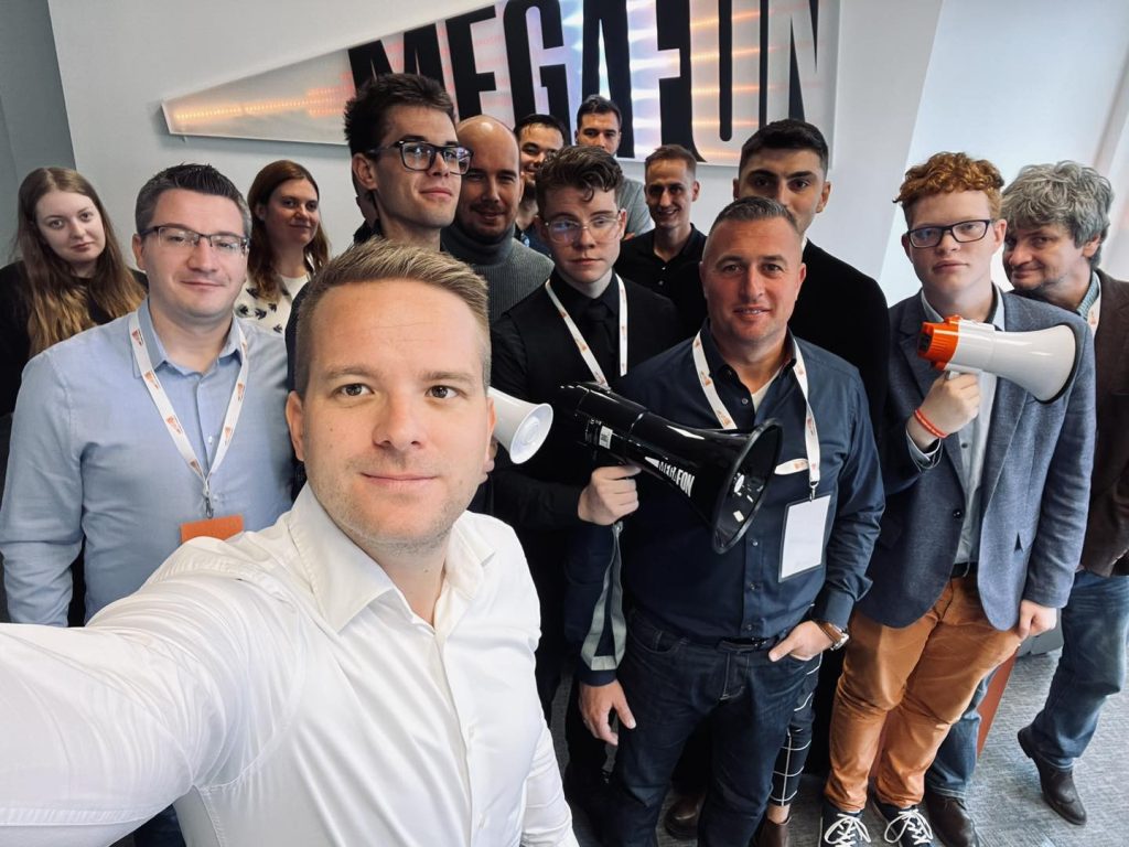 Megafon Patriota Brutalis Leepites
