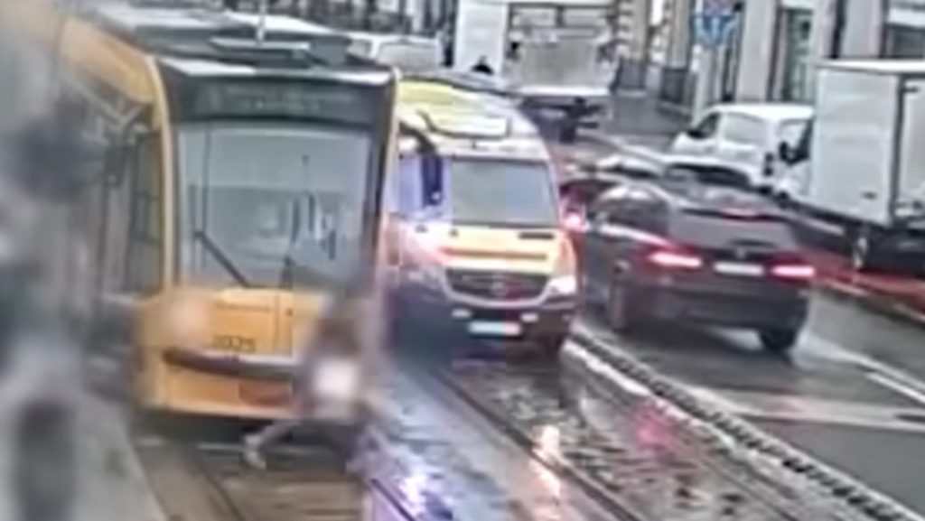 Mento Auto Villamos Elutott Gyalogos