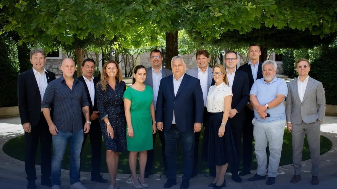 orban viktor kampany csapat kirugas