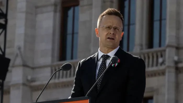 Szijjarto-Peter-Kulugy-Iratmegsemmisites-Dokumentumdaralas-Magyar-Peter-Sajtotajekoztato