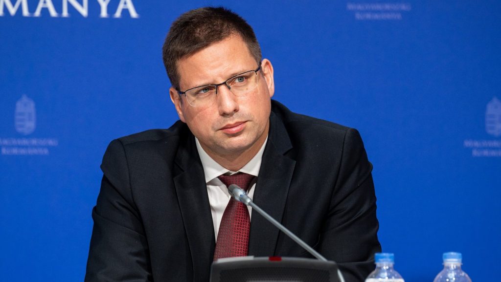 Gulyas Gergely Miniszteri Fizetes Milliok
