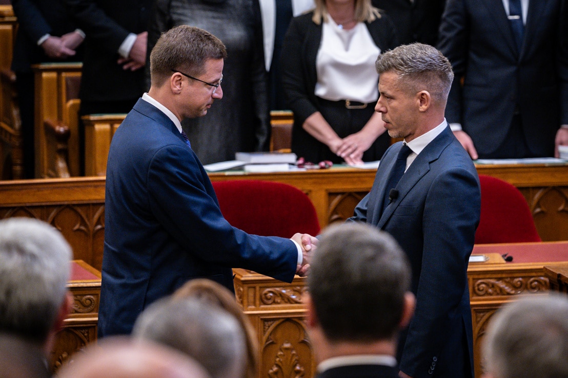 gulyas gergely sukosdi gyerekek parlament mosolyog