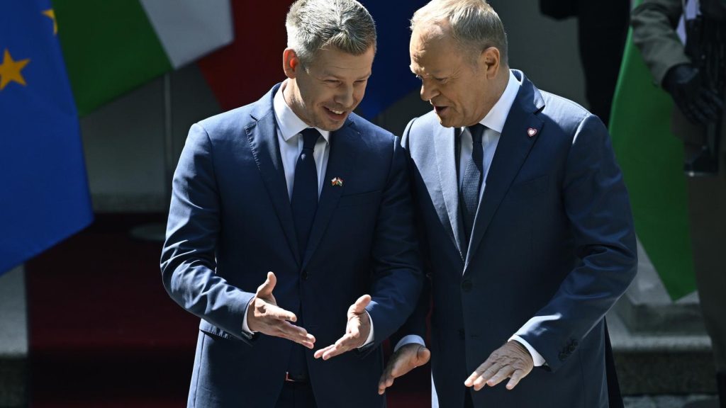 Magyar Peter Donald Tusk Sajtotajekoztato Magyar Zaszlo