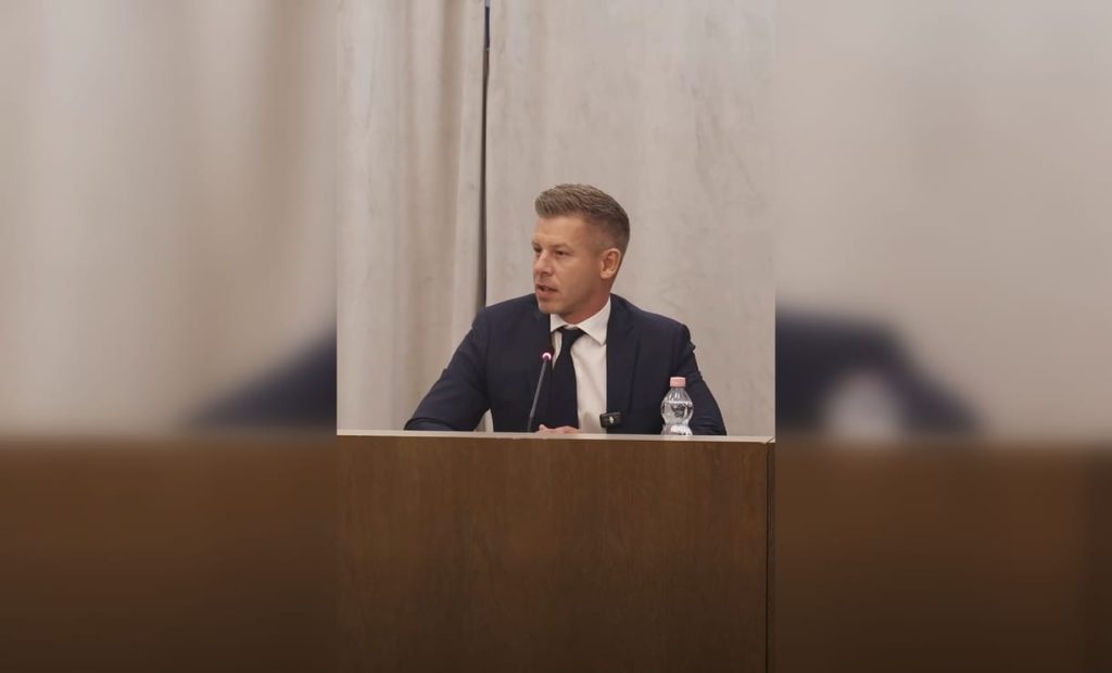 Magyar Peter Lekoszono Miniszterek Kiosztas Rogan Antal Video