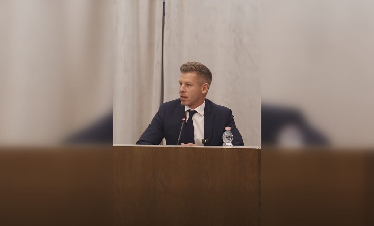 Magyar Peter Lekoszono Miniszterek Kiosztas Rogan Antal Video