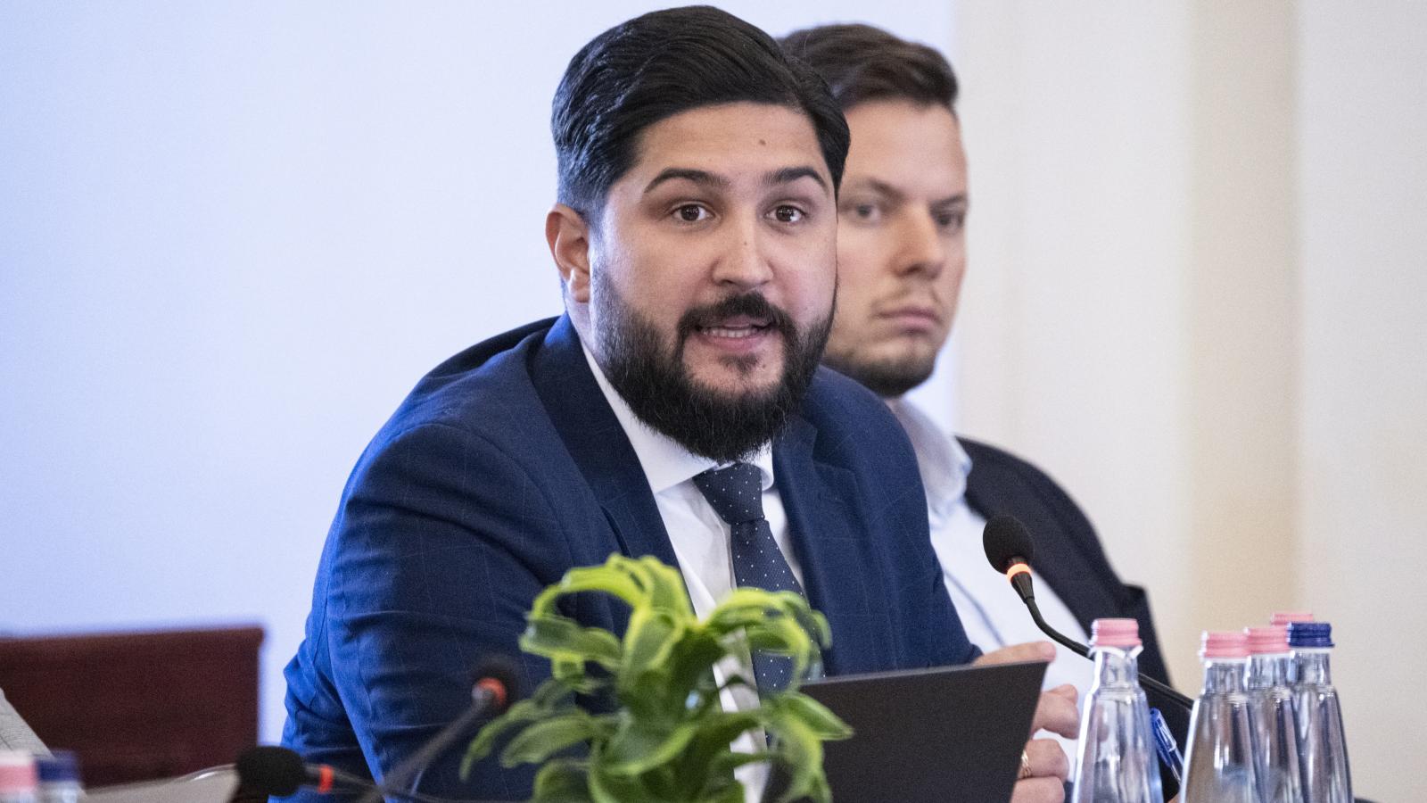 Magyar Peter Radics Bela Pinter Sandor 100 Milliardos Epulet