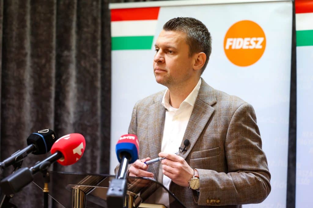 Menczer Tamas Varga Judit Magyar Peter Reagalas