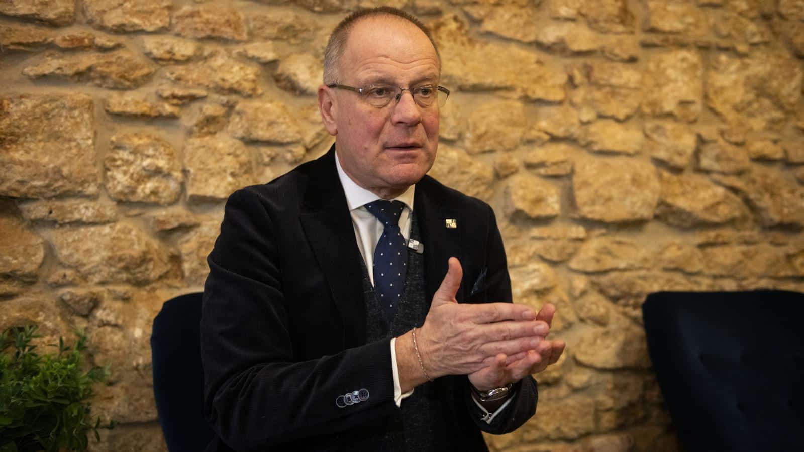 navracsics tibor fidesz bukas