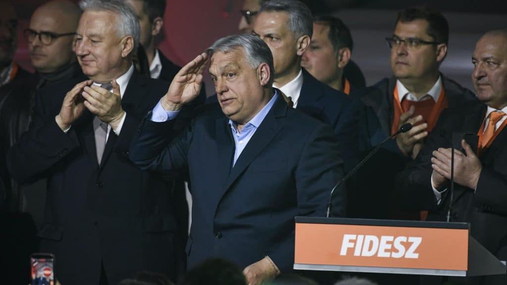 Orban Viktor Fidesz Belsokor Osszedoles