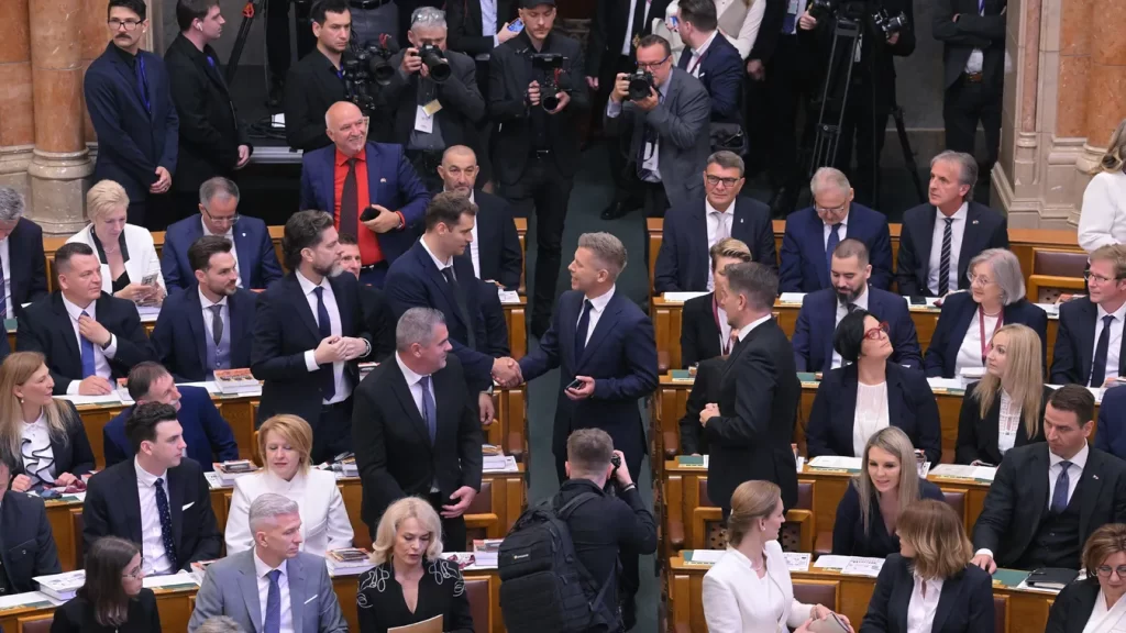 Parlament Dontott Nemzetkozi Buntetobirosag