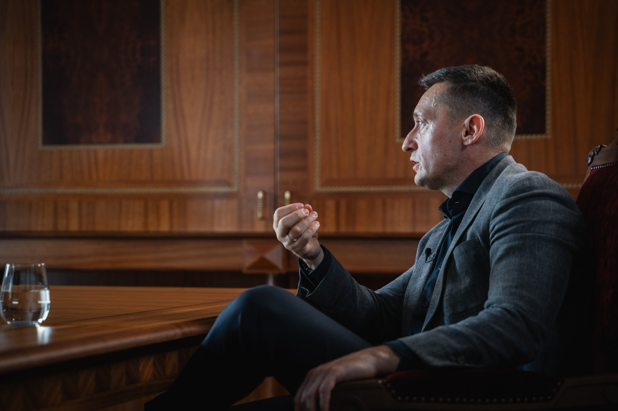 rogan antal metron foto
