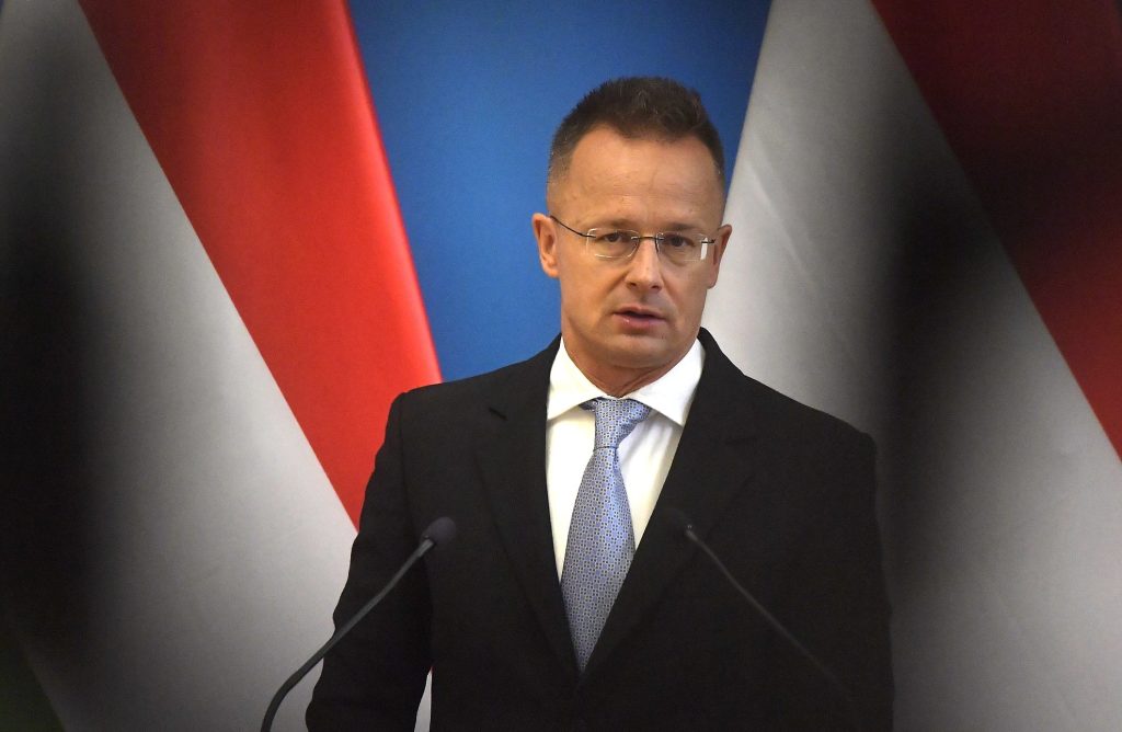Szijjarto Peter Diplomata Utlevel Kiadasa