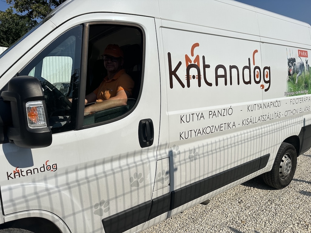 Katandog Park iskolabusz