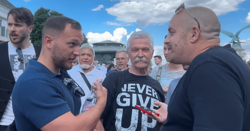 Bede Zsoltot Elzavartak Fidesz Tuntetes Sulyok Tamas Vadhajtasok