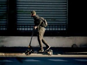 E-Roller-Ittas-Vezetes-1-8-Millio-Buntetes-Jogsi-Bevonas-2026