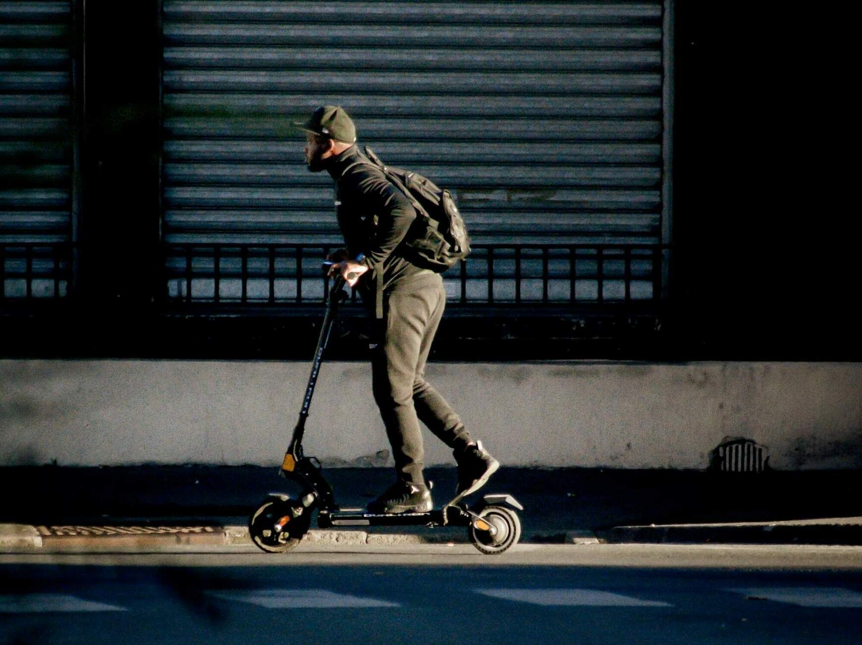 e-roller-ittas-vezetes-1-8-millio-buntetes-jogsi-bevonas-2026