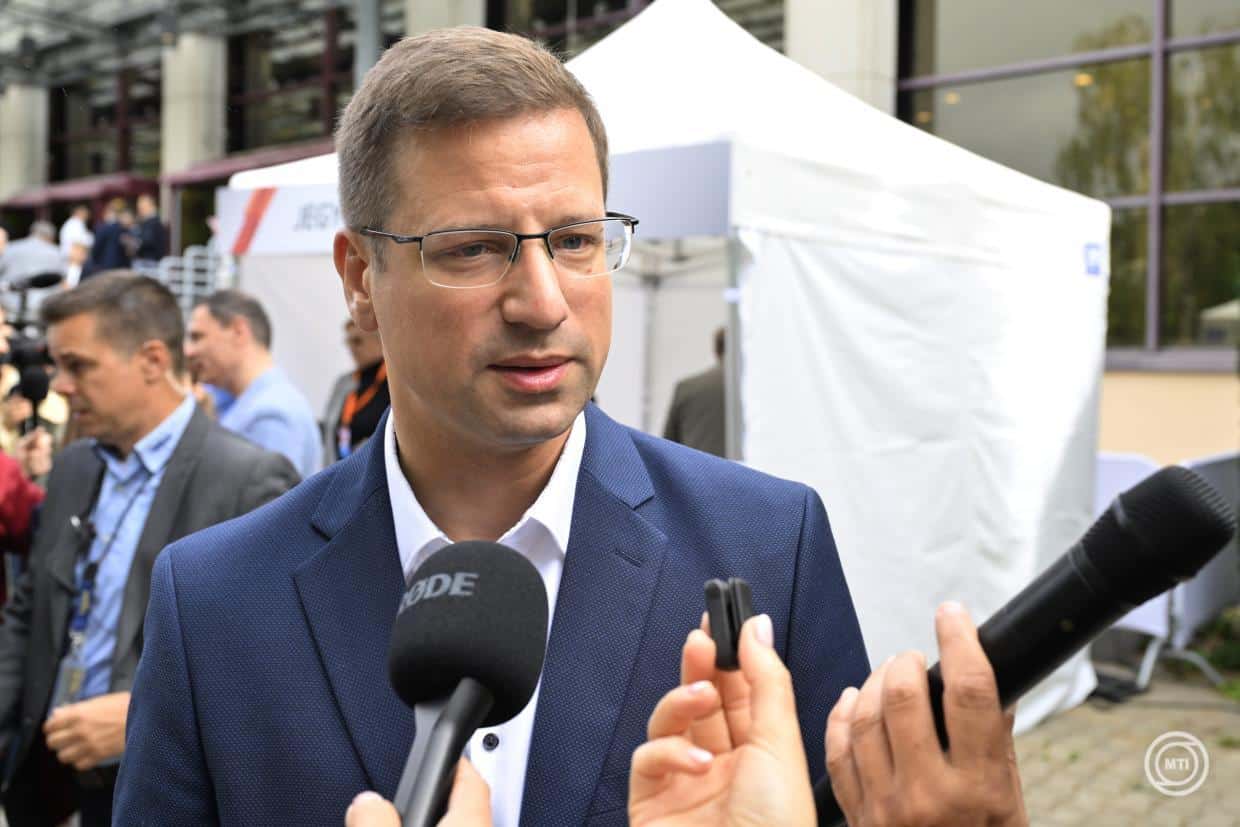 gulyas gergely elismerte menekülttábor vitnyéd magyar péter
