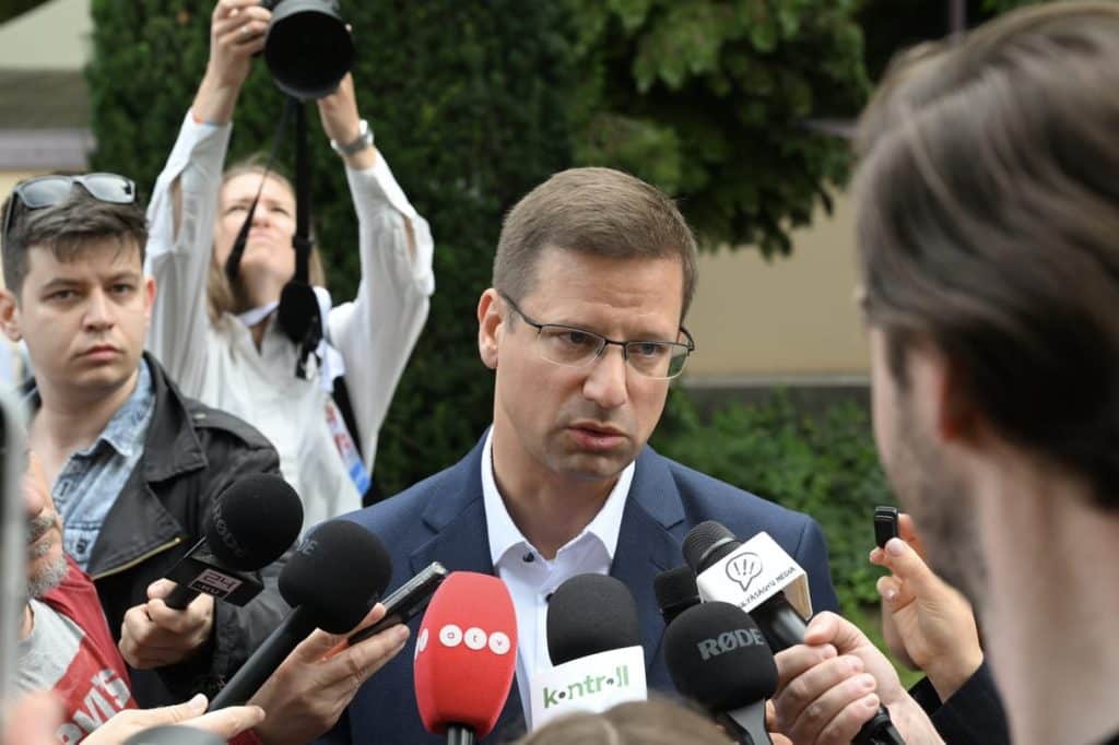 Gulyas Gergely Kanadai-Magyar-Allampolgarsag-Mutyi-Utlevel