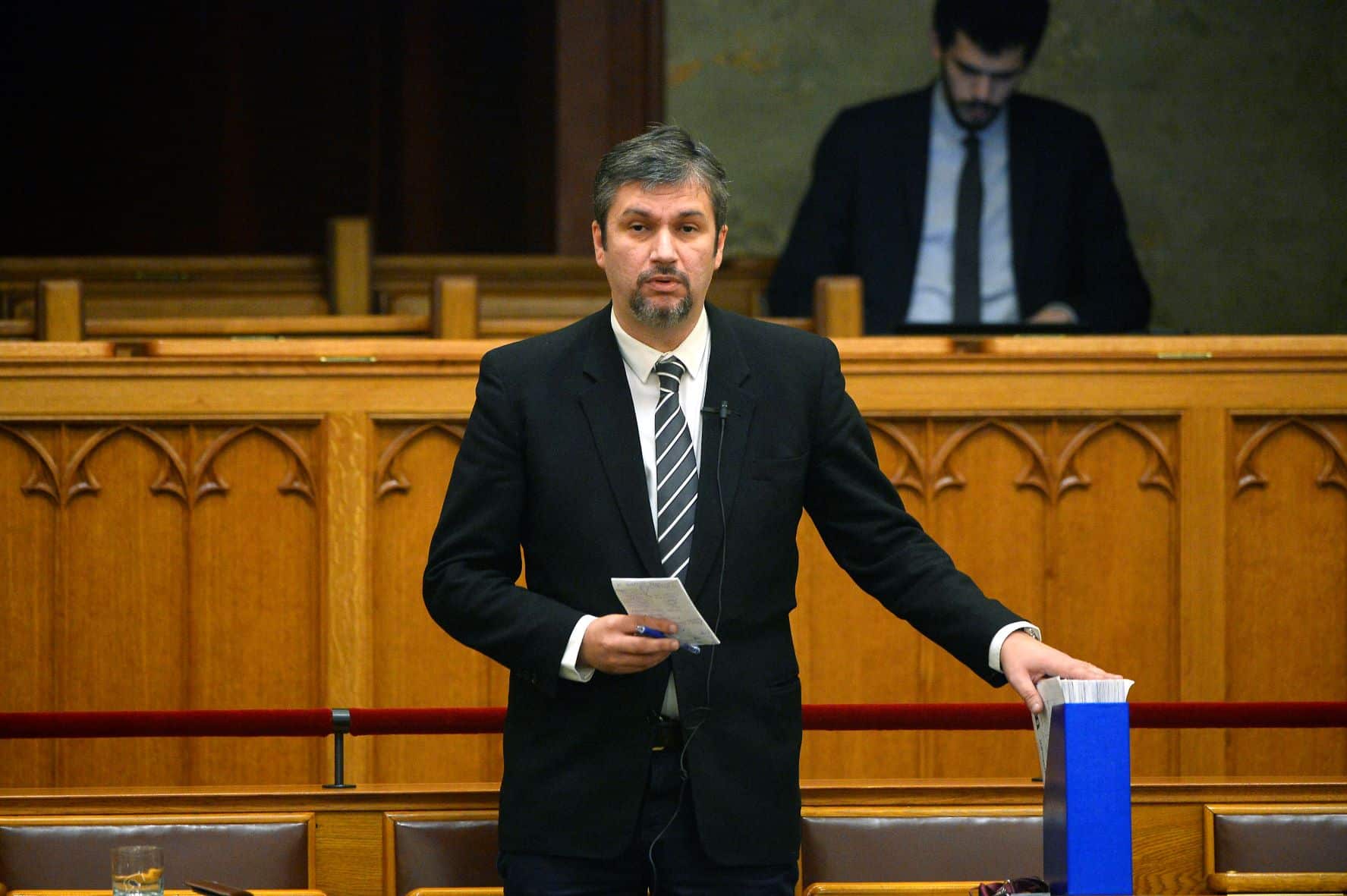 hadhazy-akos-visszavonulas-allatorvos-tisza-part-valasztas-2026