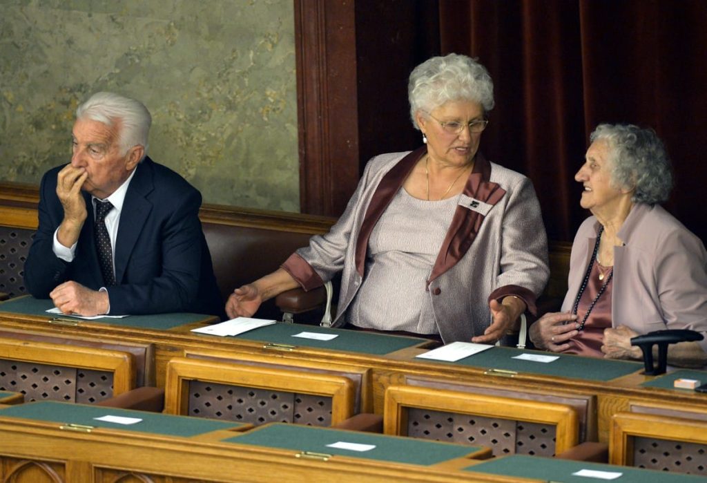 Hahot-Tőzeg-Kft-Orban-Viktor-Anyja-Sipos-Erzsebet-Osztalek