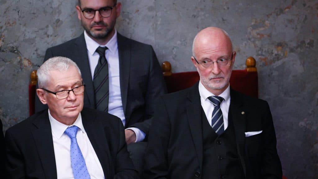 Magyar Peter Alkotmanymodositas Tisztito Tuz Polt Peter Eltavolitasa