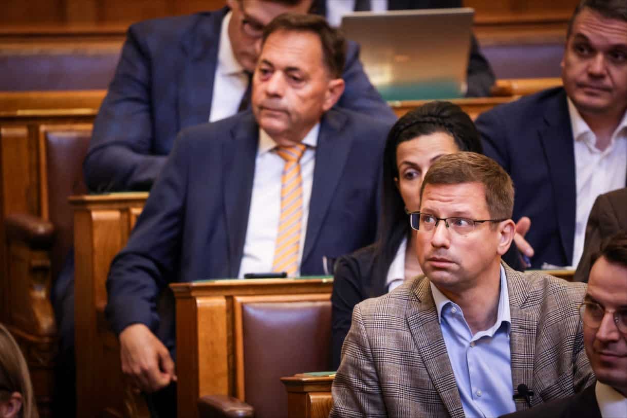 magyar-peter-gulyas-gergely-szuverenitasvedelmi-hivatal-parlamenti-vita-2026
