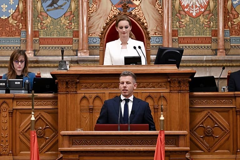 Magyar-Peter-Orban-Viktor-1989-Apropenz-Parlament-2026