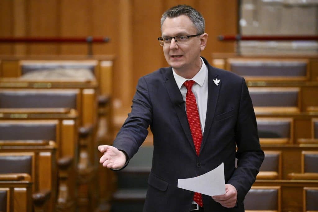 Magyar-Peter-Retvari-Bence-Templom-Beszolas-Orszaggyules-2026
