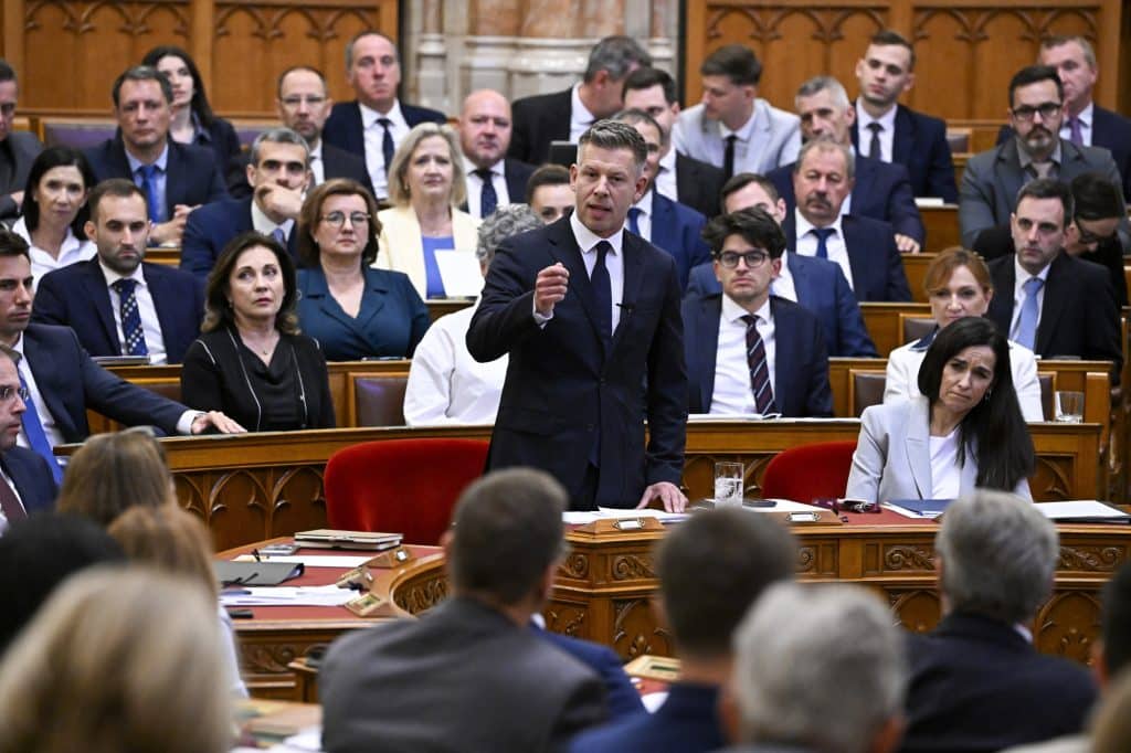 Magyar-Peter-Szucs-Gabor-Parlamenti-Vita-Focistafeleseg-2026
