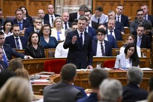 Magyar-Peter-Szucs-Gabor-Parlamenti-Vita-Focistafeleseg-2026