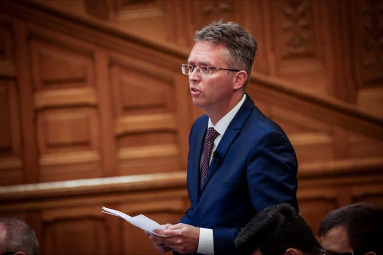Nka-Ugy-Botrany-Hankó Balázs Orizetbe-Vetel-Krucsaine-Herter-Aniko-Ughy-Attila-2026