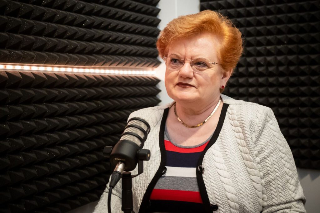 Szalai-Piroska-Karman-Andras-Szegenyseg-Gdp-Vita-Parlament