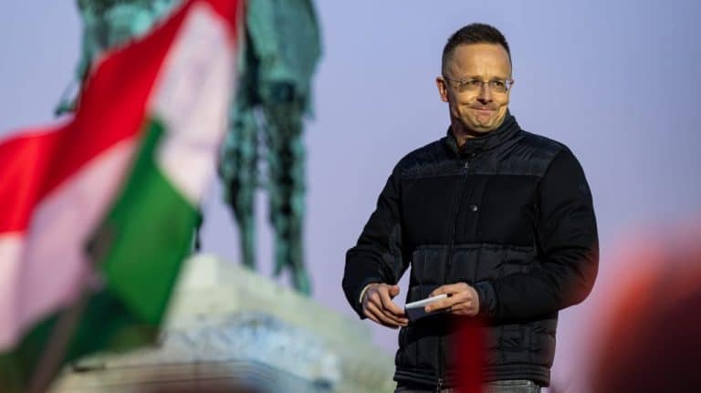Szijjarto Peter Kik Kaptak Diplomata Utlevelet Diplomata-Utlevel-Bevonasa-Orban-Anita-Ner-Cegvezetok-Mega-Logistic-2026