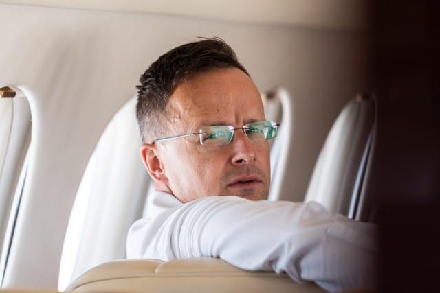 szijjarto peter lelegeztetogep biznisz-raktarozasa-vizsgalat-kormany-hegedus-zsolt-2026.