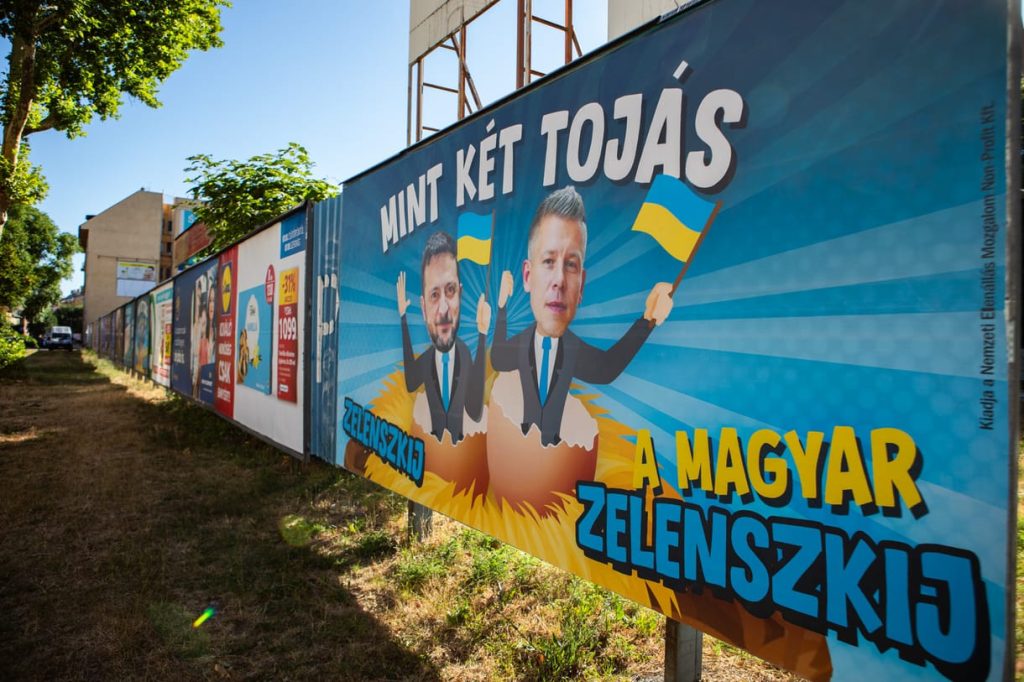 Szuverenitasvedelmi-Hivatal-Megszuntetes-Gyuloletkelto-Plakat-Tisza