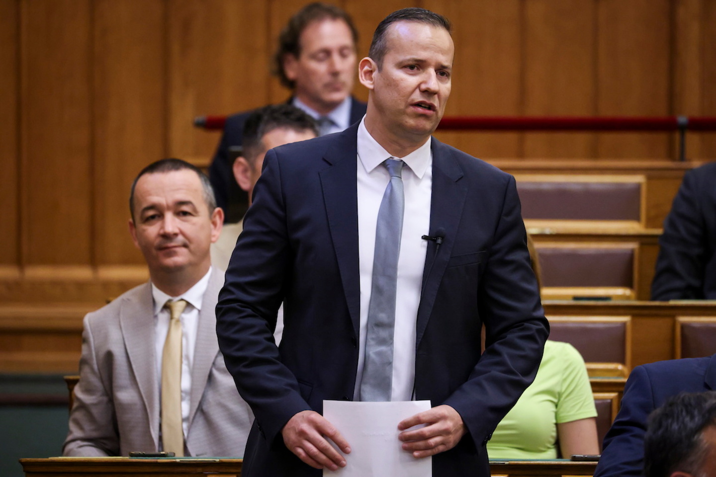 toroczkai-laszlo-magyar-peter-parlament vita