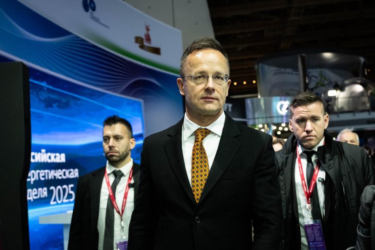 Velkey-Gyorgy-Laszlo-Szijjarto-Peter-Kulugyminiszterium-Elkuldese