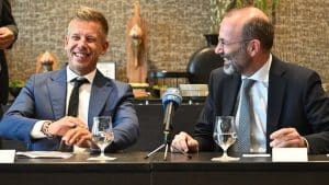 00 Manfred Weber Magyar Peter