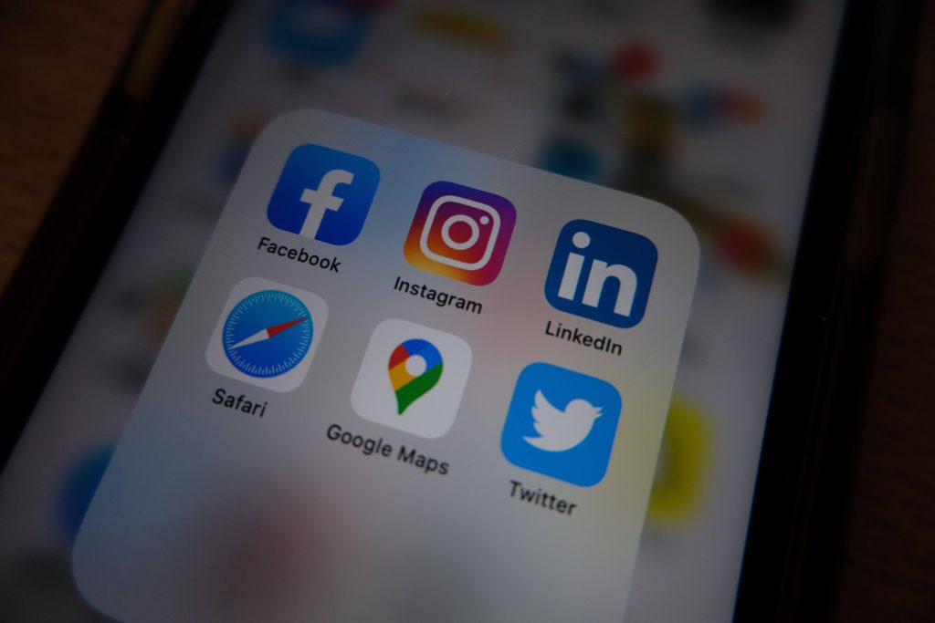 Facebook Hirdetesek Kezelese Instagram Kiszervezett Marketing Online Marketing