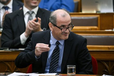 Ez az átverés terjed a Tisza minisztereivel kapcsolatban – Magyar Péter embereinek semmi köze ezekhez a Facebook oldalakhoz
