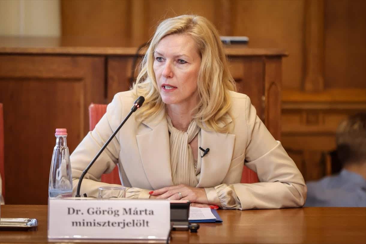 gorog-marta-csaszar-martin-parlament-alaptorveny-modositas-tisza-part