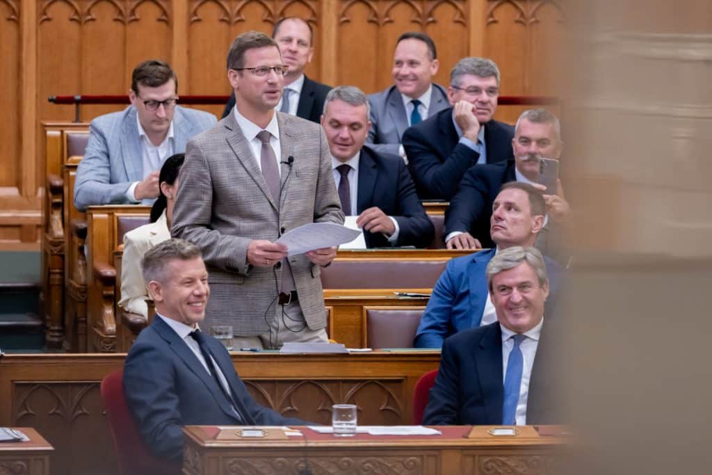 Gulyas-Gergely-Fidesz-Onkritika-Alaptorveny-Modositas-Vita