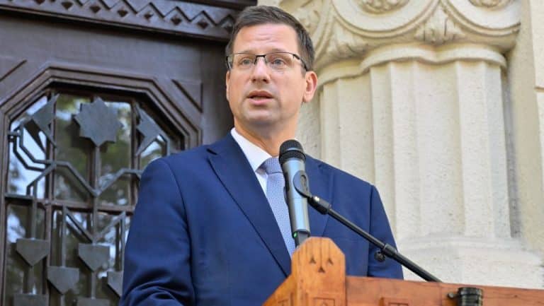 Gulyas-Gergely-Lemondott-Magyar-Peter
