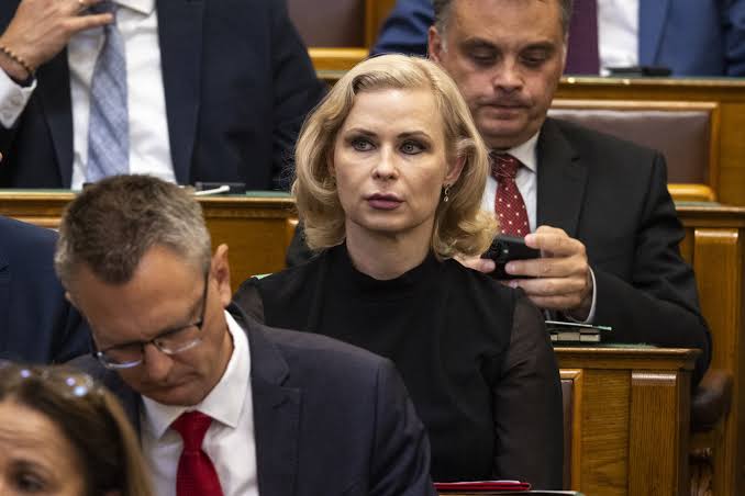 juhasz-hajnalka-kdnp parlament bocsánatkérés áldozatok semjen-zsolt-gyermekvedelem