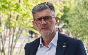Karasz-Robert-Horvath-Andras-Mtva-Kirugas-Kozmedia-Leallas
