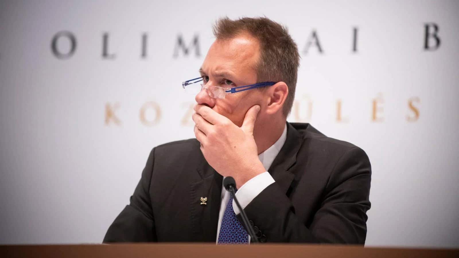 kulcsar-krisztian-lezsak-anna-parlament-vita-bocsanatkeres